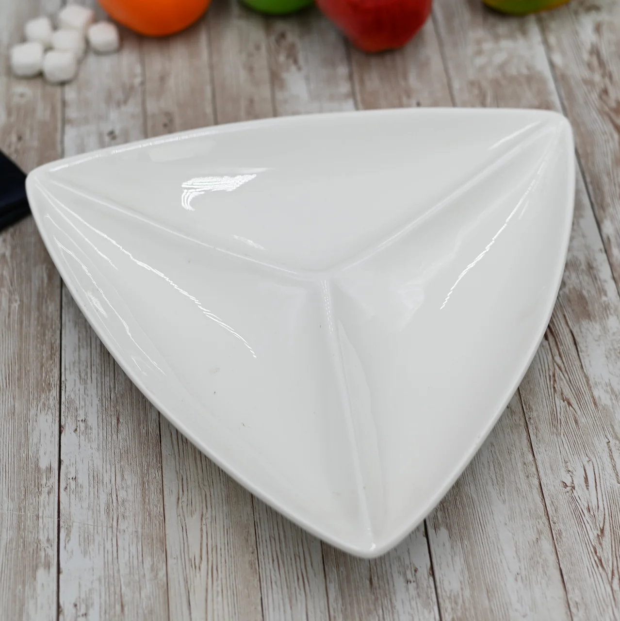 DIVIDED TRIANGULAR DISH 11.5" | 29 CM